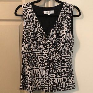 Patterned V-Neck Bouse